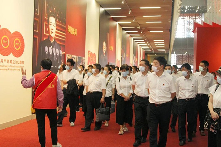 云煤（KU酷游官网）集团党委组织宽大干部职工参观云南省庆祝中国共产党成立100周年成就展