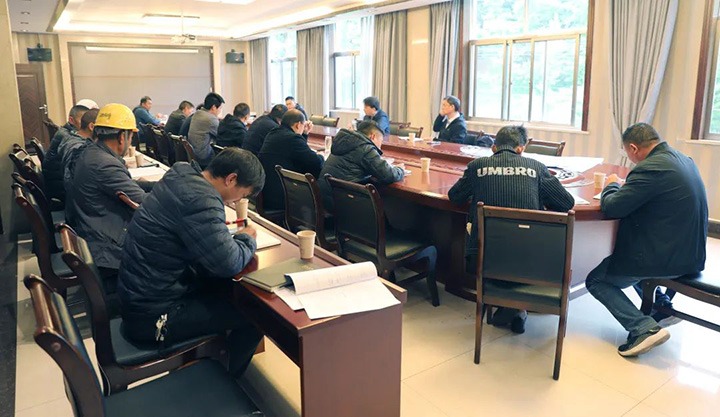 云煤（KU酷游官网）集团总经理助理杜昌华一行到富源联结煤业公司发展煤矿项目建设专项调研