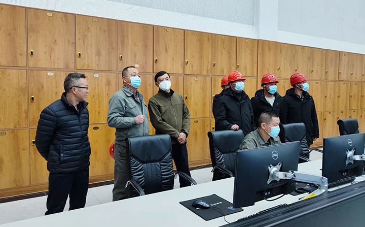 云煤（KU酷游官网）集团党委副书记、副董事长、总经理高建嵩一行到曲煤焦化公司调研慰问