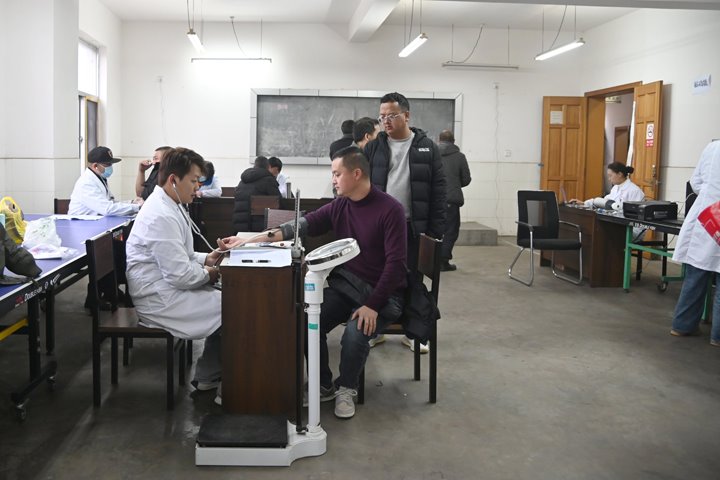 陆东煤矿公司发展职业健全体检活动