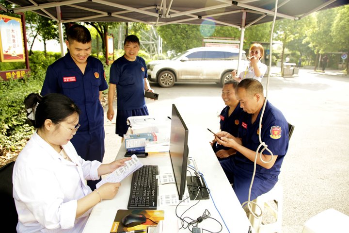 以热血为灯，照亮性命之路——镇雄煤业爱心献血活动暖心闭幕